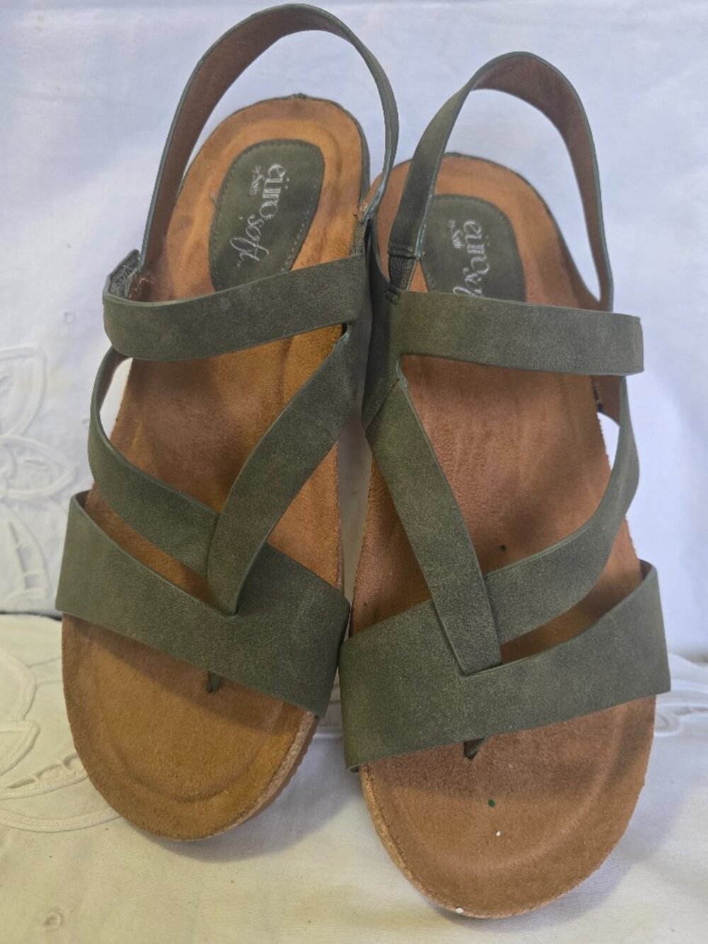 NWOB Eurosoft by Sofft womens Gianetta Olive Wedge sandals sz 7.5 M